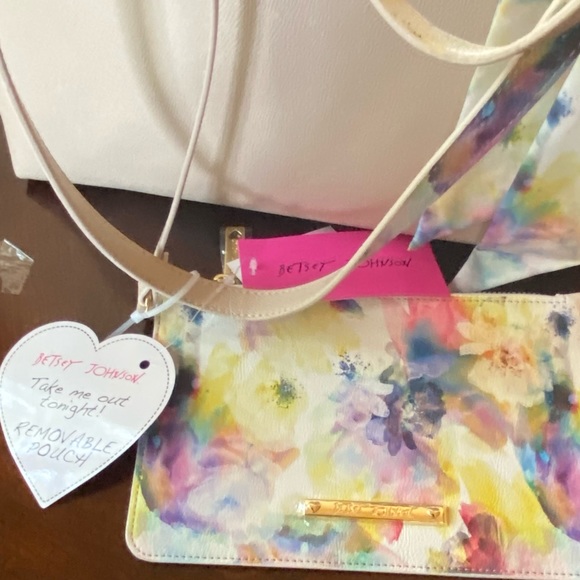 Betsey Johnson Large Tote With Scarf & Wristlet Gorgeous NWT - Picture 13 of 16
